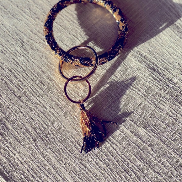 Frosty Gold Jungle Print Shimmer Bead Bangle Bracelet W/Key Ring Tassel - Picture 2 of 3
